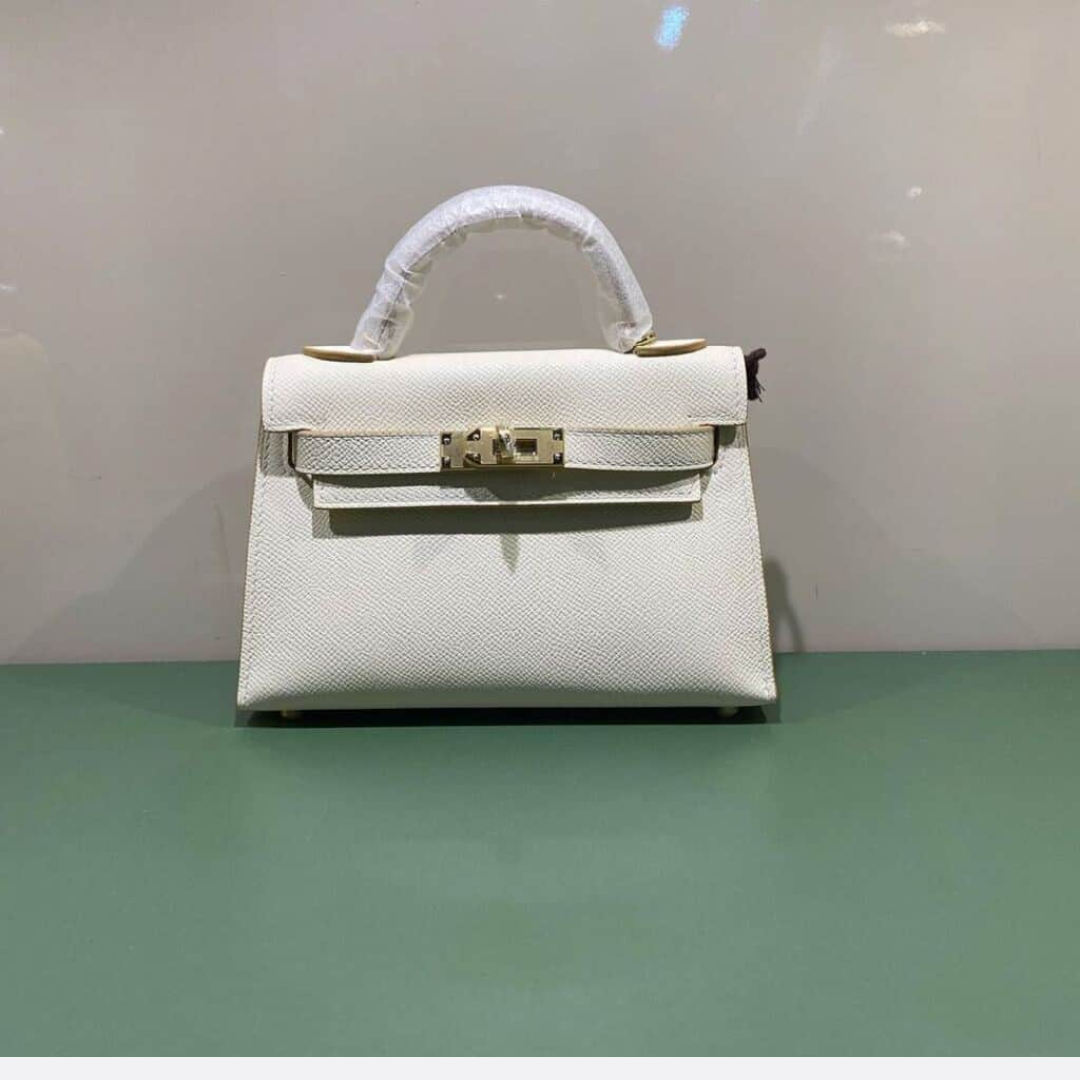 HERMÈS KELLY 20 BAG WITH GOLD HARDWARE IN OFF-WHITE