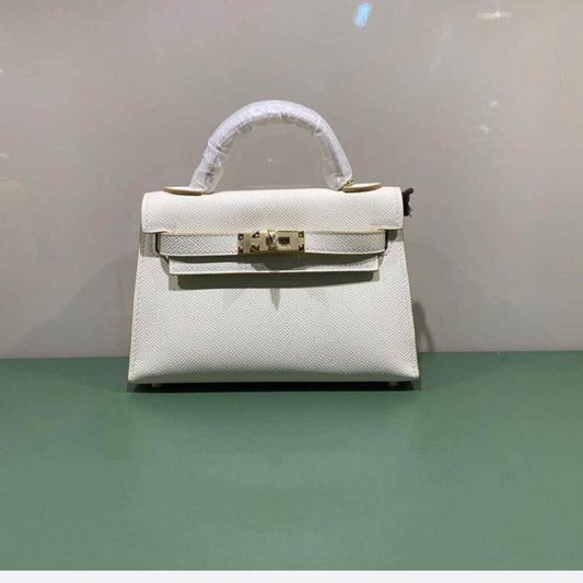 HERMÈS KELLY 20 BAG WITH GOLD HARDWARE IN OFF-WHITE