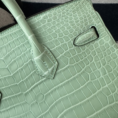 HERMÈS SET – KELLY 28 VERT D’EAU ALLIGATOR LIMITED EDITION & ORAN SANDALS GREEN