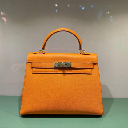 HERMÈS KELLY 25 BAG WITH GOLD HARDWARE IN ORANGE