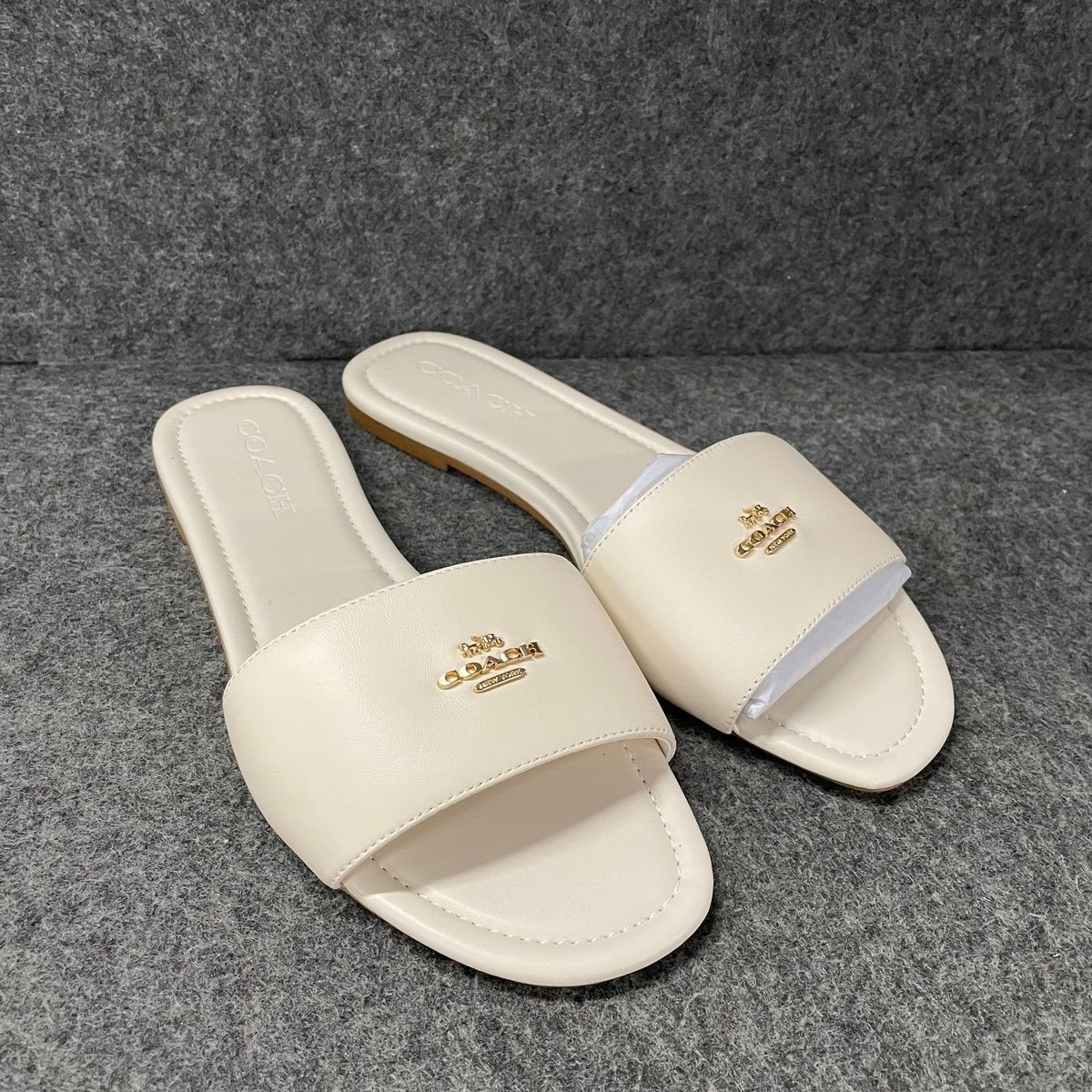 COACH LOCKUP LEATHER SLIDE SANDAL