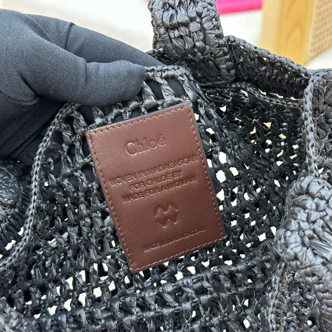 CHLOÉ SUMMER BANANA BAG IN RAFFIA