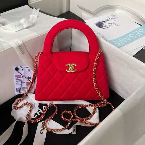 CHANEL MATELASSÉ HANDBAG IN RED CANVAS