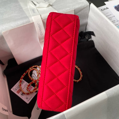 CHANEL MATELASSÉ HANDBAG IN RED CANVAS