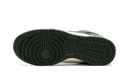 NK Dunk Low Vintage Green