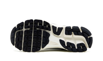 NK Zoom Vomero 5 Photon Dust Metallic Silver